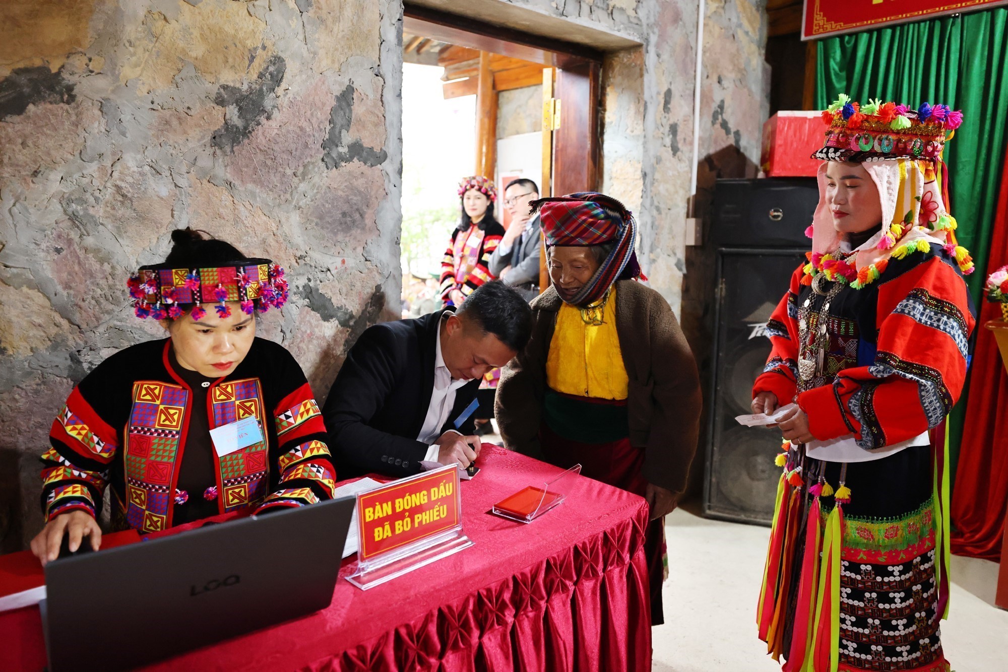 CẬP NHẬT: Rộn ràng “Ngày hội non sông” nơi địa đầu Tổ quốc - Ảnh 5.