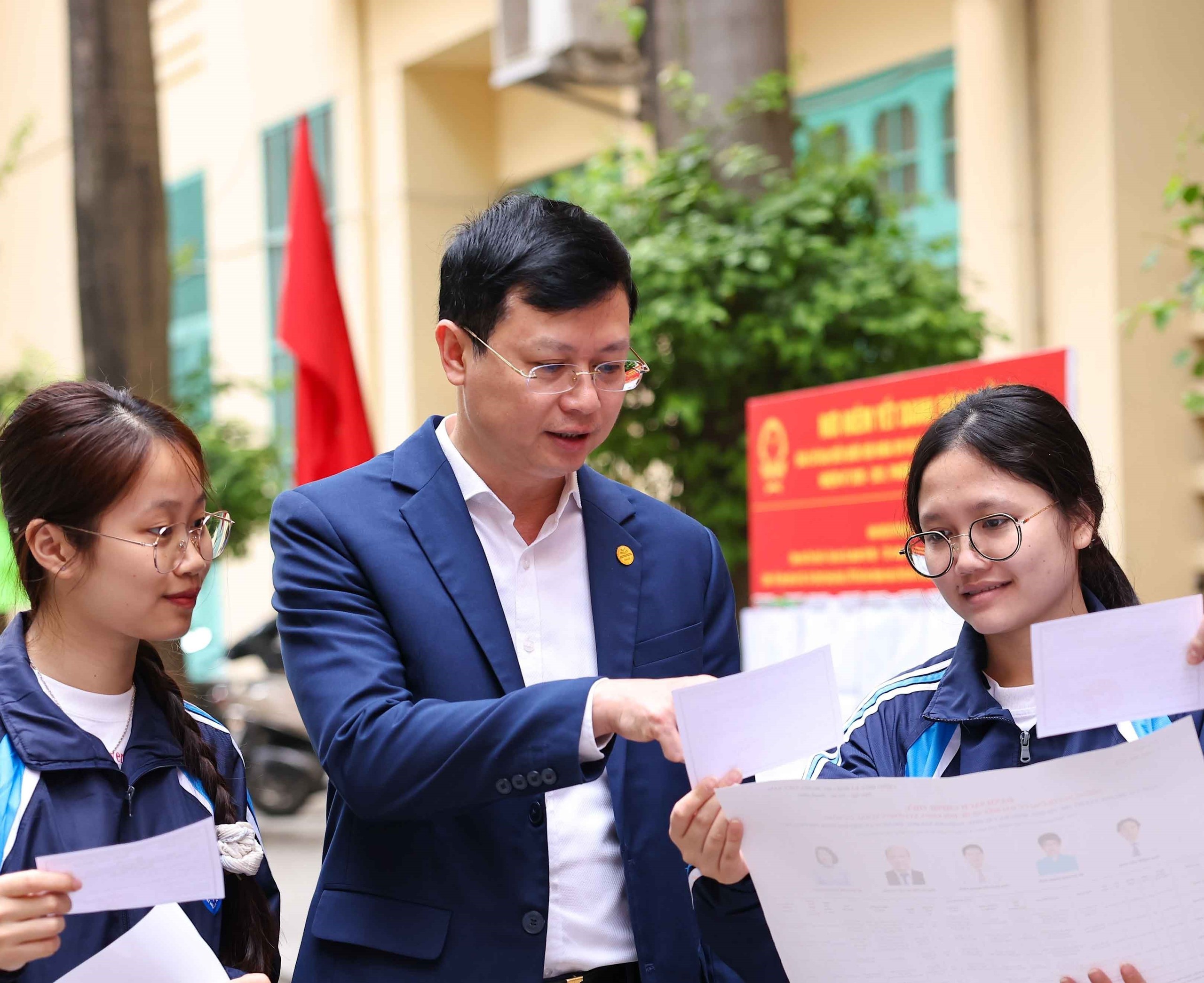 CẬP NHẬT: Sinh viên Trường Đại học Sư phạm Hà Nội hăng hái đi bầu cử - Ảnh 5.