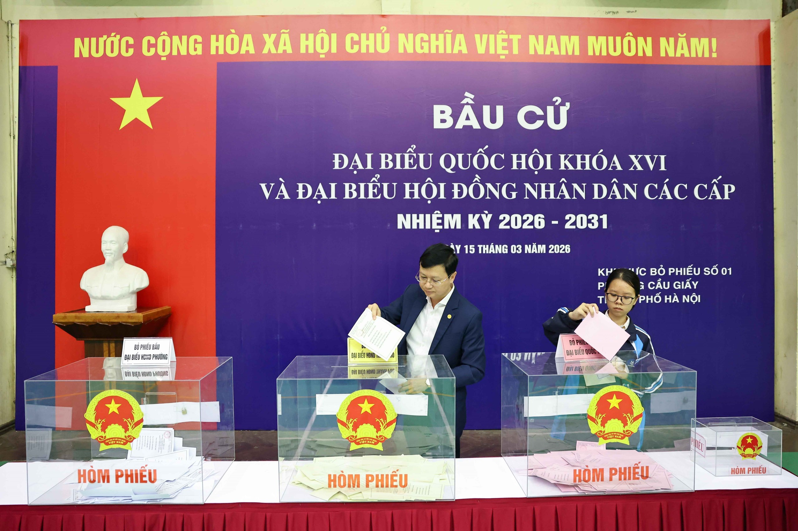 CẬP NHẬT: Sinh viên Trường Đại học Sư phạm Hà Nội hăng hái đi bầu cử - Ảnh 6.