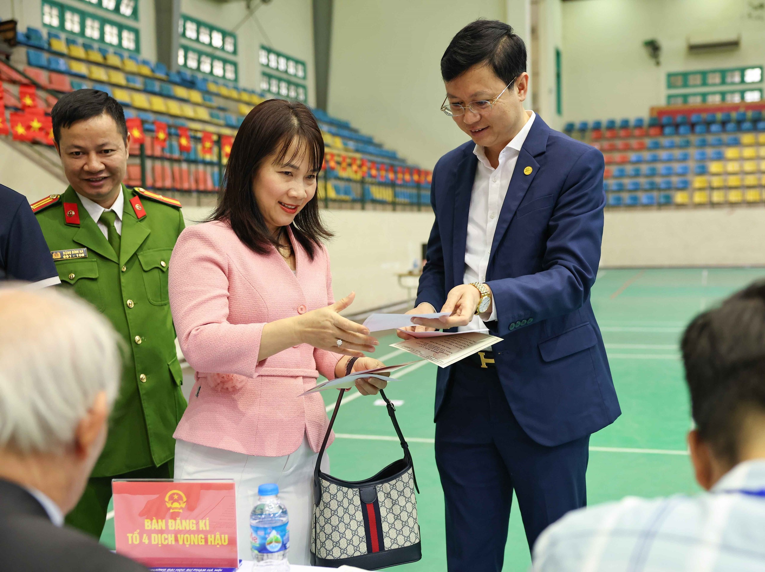 CẬP NHẬT: Sinh viên Trường Đại học Sư phạm Hà Nội hăng hái đi bầu cử - Ảnh 9.