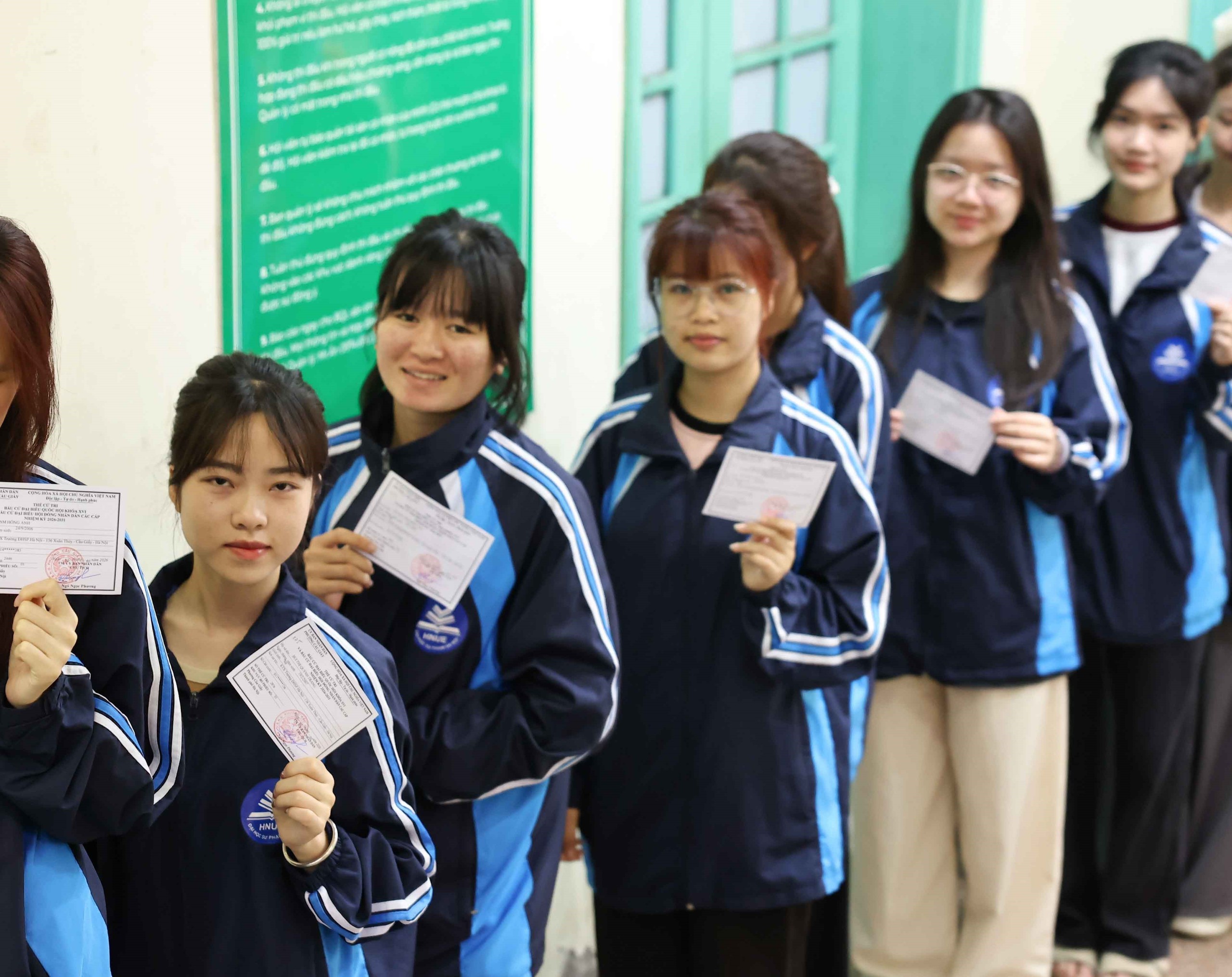 CẬP NHẬT: Sinh viên Trường Đại học Sư phạm Hà Nội hăng hái đi bầu cử - Ảnh 11.