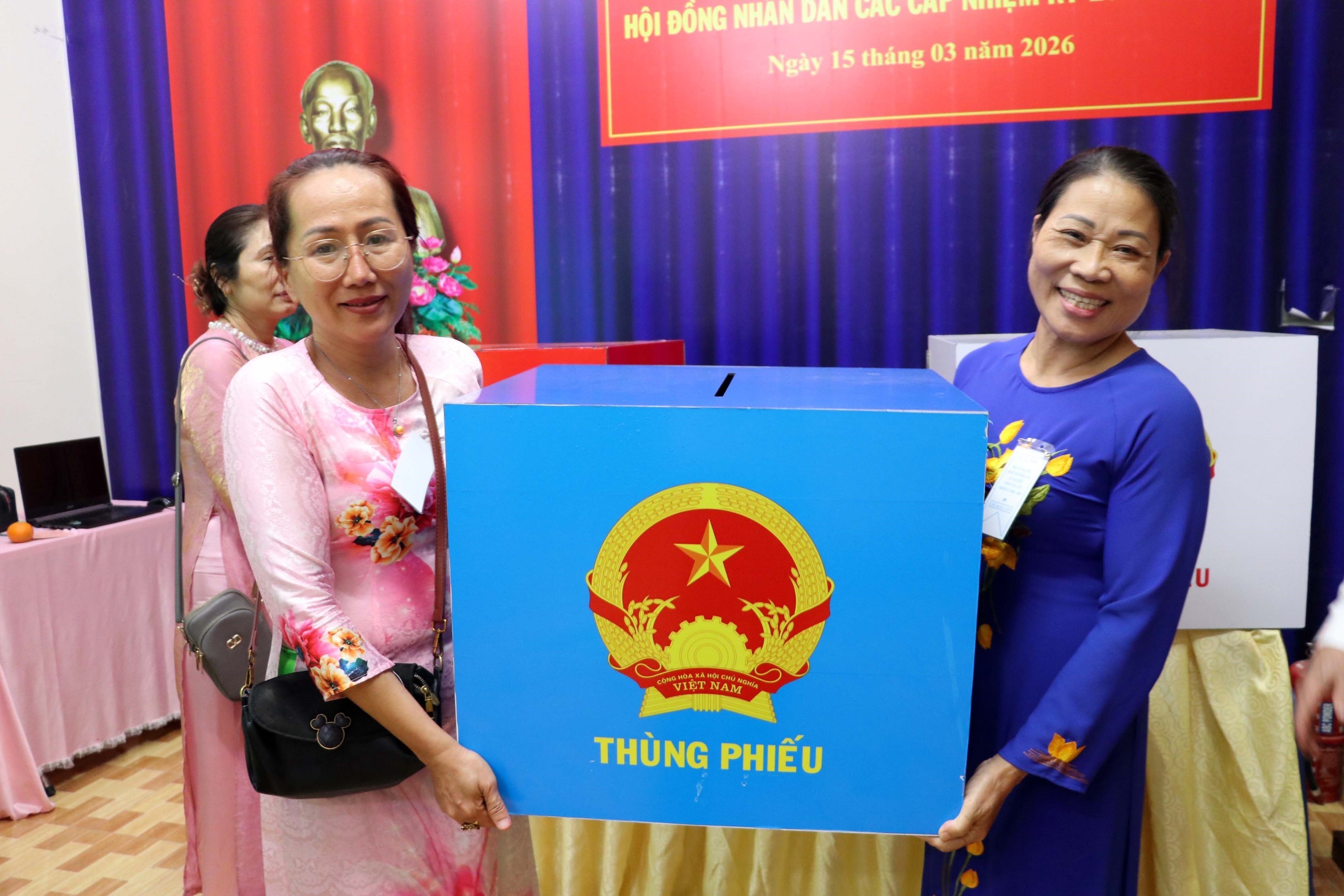 CẬP NHẬT: Thành phố Hồ Chí Minh tiến hành kiểm phiếu ngay sau khi kết thúc bầu cử
- Ảnh 1. CẬP NHẬT: Thành phố Hồ Chí Minh tiến hành kiểm phiếu ngay sau khi kết thúc bầu cử
- Ảnh 1.