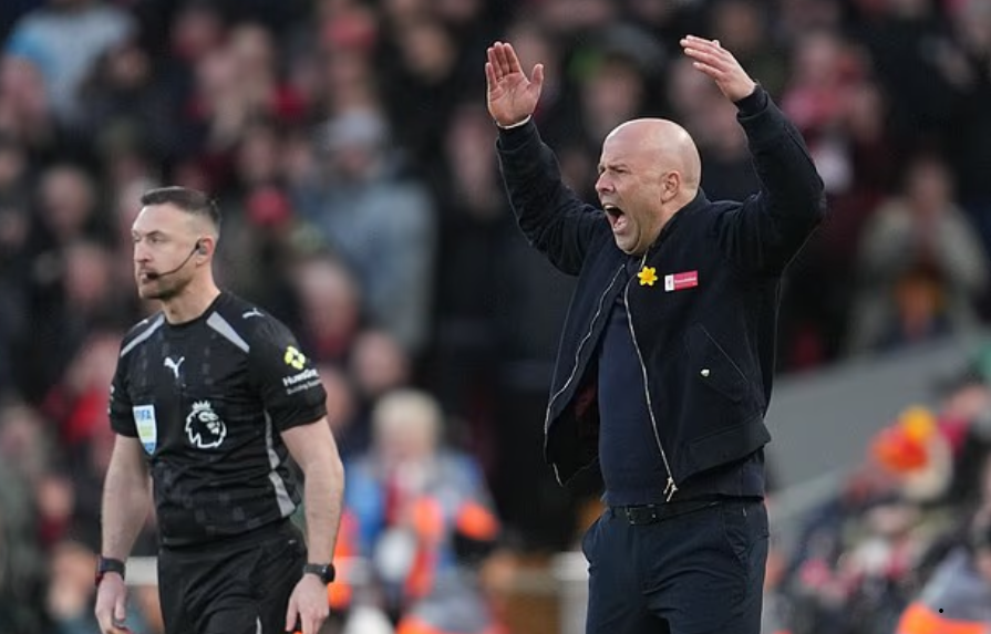 Liverpool bị chỉ trích là 'nhà vô địch tệ hại' sau trận hòa Tottenham - Ảnh 3.