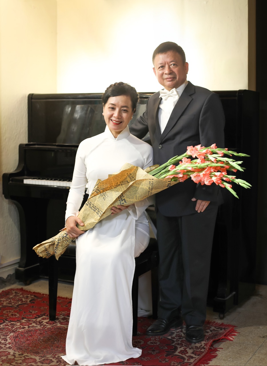 Kỷ niệm 39 năm ngày cưới đúng ngày hội non sông: Vợ chồng Nhạc sĩ Đỗ Hồng Quân - NSƯT Chiều Xuân cùng con gái đi bầu cử - Ảnh 8.