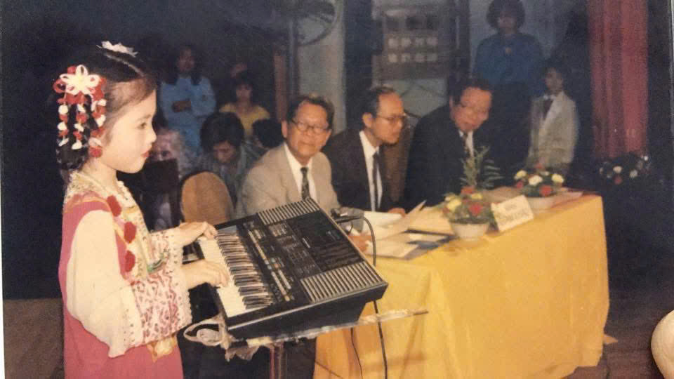 Thuyên Hà biểu diễn trong Liên hoan Organ Yamaha Nhà thiếu nhi các tỉnh phía Bắc năm 1993