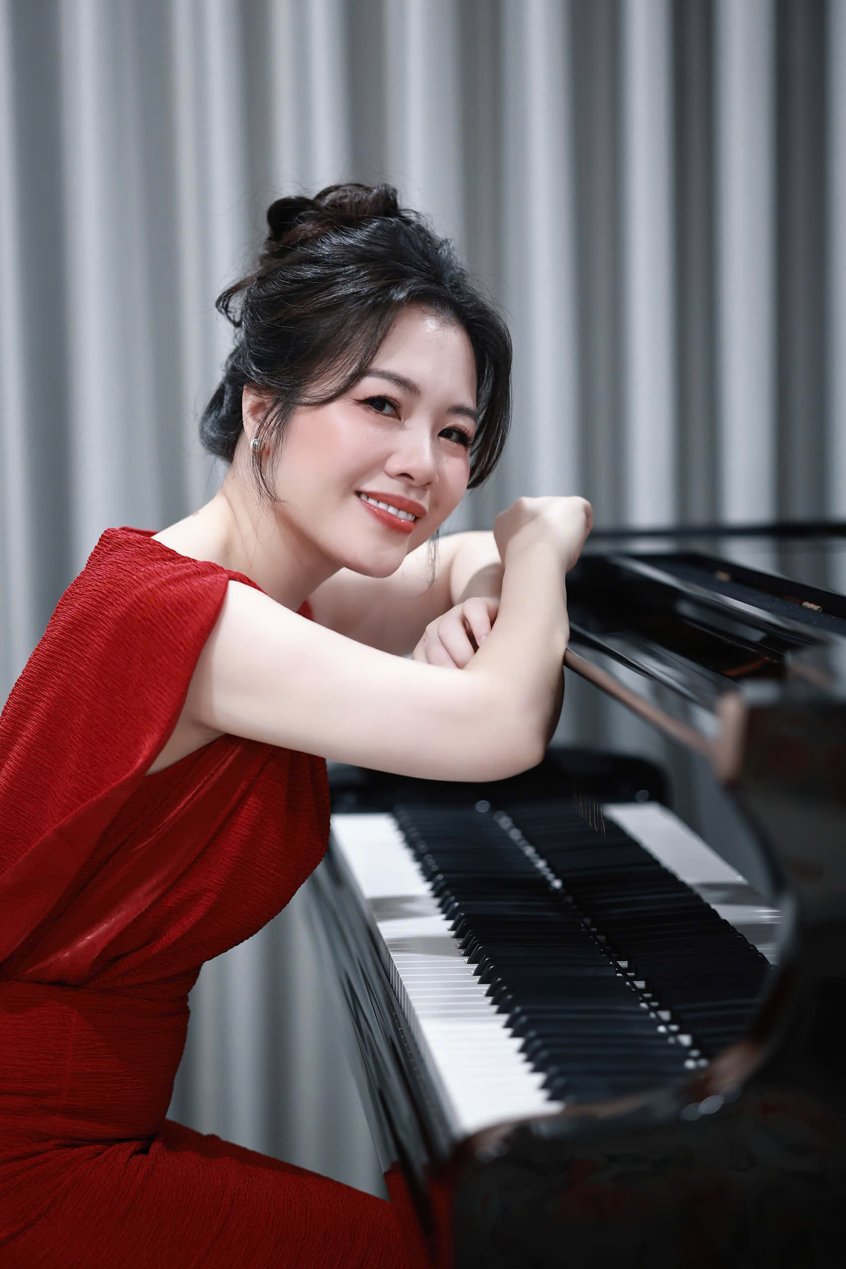 Nghệ sĩ Nguyễn Lệ Thuyên Hà: Khi định mệnh được viết bằng đôi bàn tay không lợi thế - Ảnh 1.