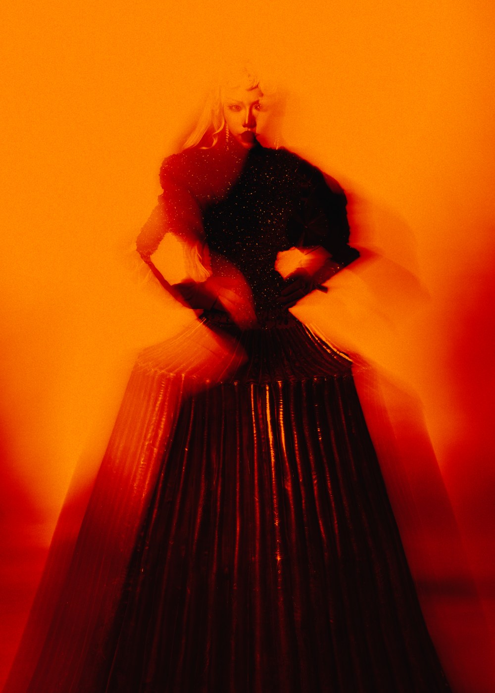 “Giả vờ” của Phùng Khánh Linh: Khi con người chọn ở lại trong sự phủ nhận - Ảnh 1.