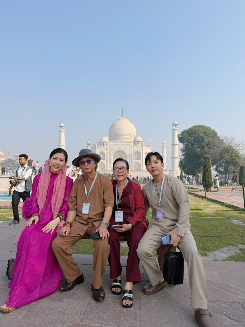 Hoa hậu Hoàng Y Nhung và chuyến hành hương đặc biệt tại Ấn Độ  - Ảnh 4.