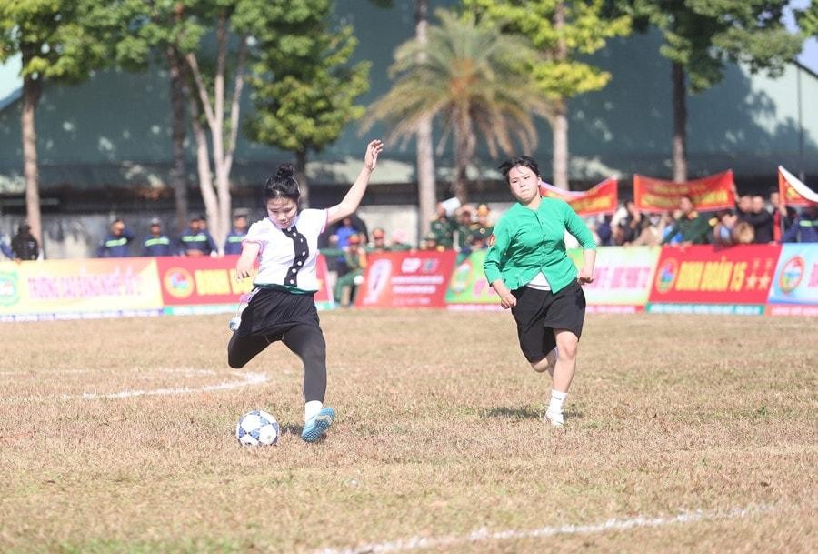 Trái bóng tròn góp phần xóa bỏ những định kiến về phụ nữ dân tộc thiểu số - Ảnh 2.