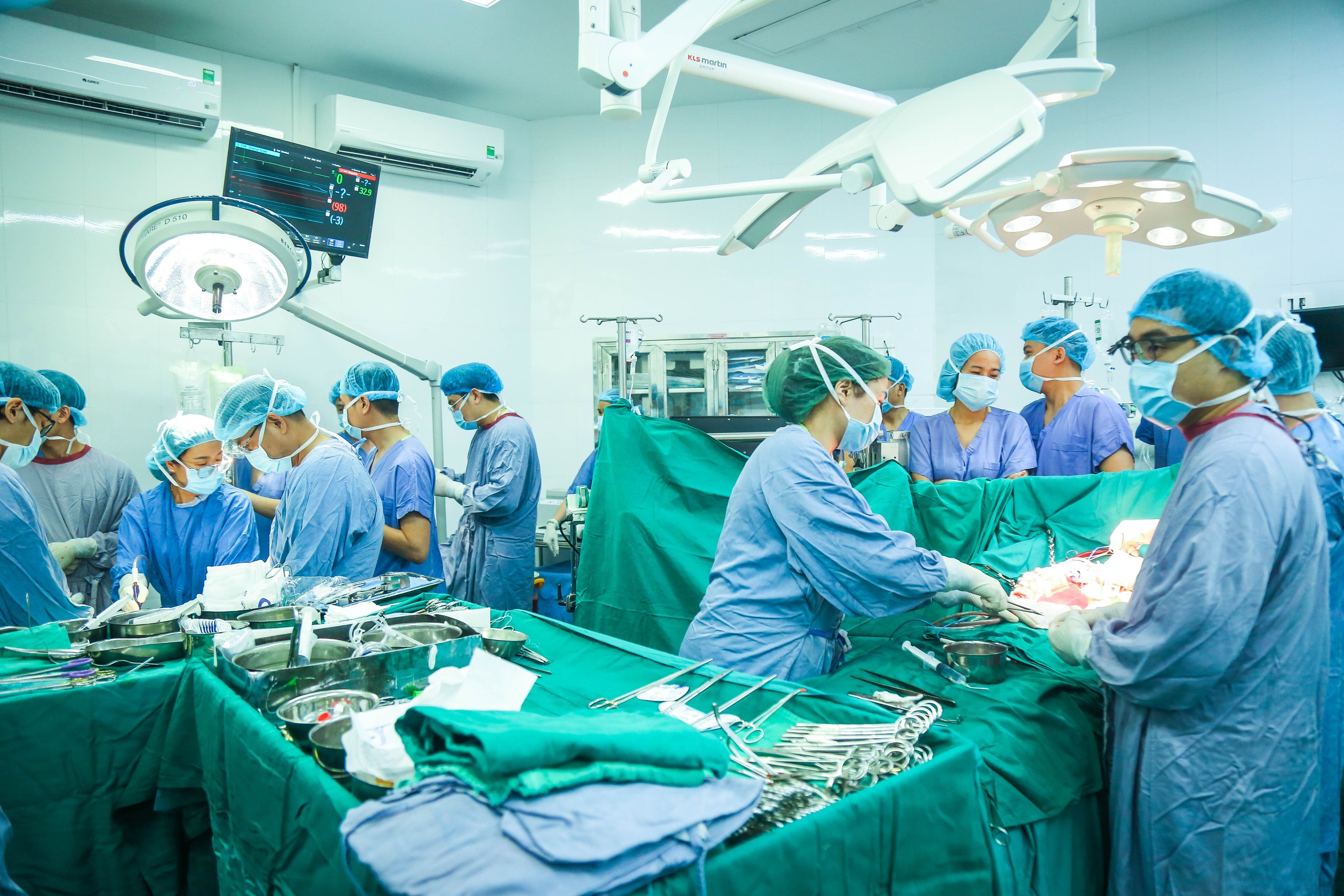 Bệnh viện Hữu nghị Việt Đức xác lập kỉ lục mới với ca ghép đa tạng Domino - Ảnh 3.
