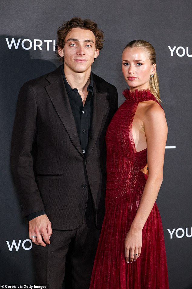 Tin nóng thể thao tối 21/3: Ngoại binh cao hơn 1,9m gây sốt tại Cúp Hoa Lư; Argentina được tuyên bố vô địch Finalissima - Ảnh 3.