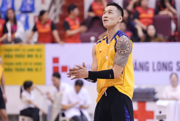 Tin nóng thể thao tối 21/3: Ngoại binh cao hơn 1,9m gây sốt tại Cúp Hoa Lư; Argentina được tuyên bố vô địch Finalissima - Ảnh 1.