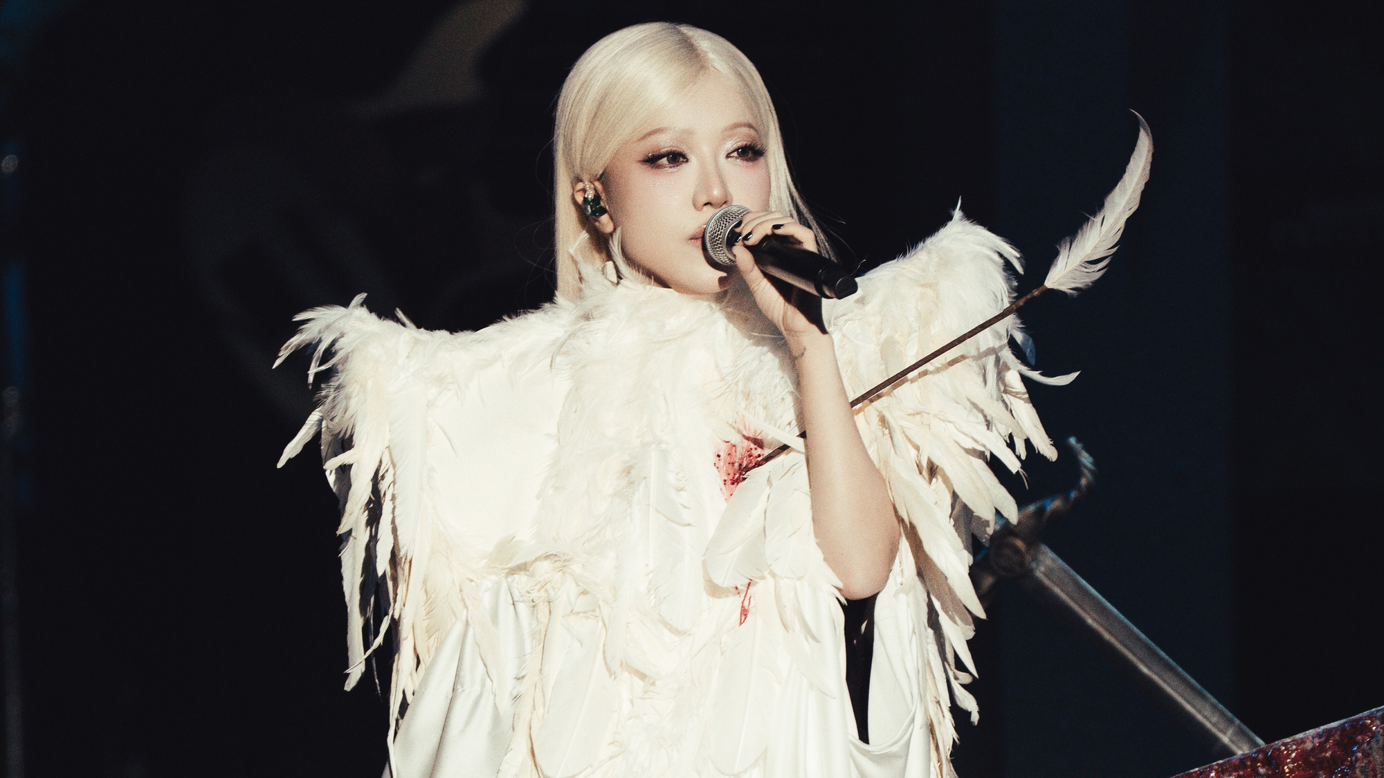 Phùng Khánh Linh tổ chức concert "Giữa một vạn tour" với 2000 khán giả