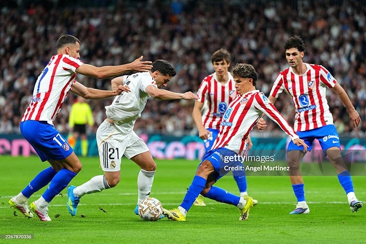 Chơi thiếu người, Real Madrid vẫn thắng kịch tính trận derby Madrid - Ảnh 2. Chơi thiếu người, Real Madrid vẫn thắng kịch tính trận derby Madrid - Ảnh 2.