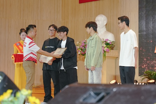 36 vận động viên PUBG Mobile được vinh danh tại Đại Sảnh Vinh Quang, hướng tới 2026 bùng nổ với sự trở lại của PMPL - Ảnh 2.