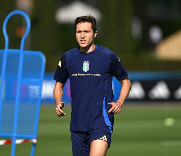 HLV trưởng đội tuyển Italy, Gennaro Gattuso xác nhận tiền đạo Federico Chiesa đã rời đội tuyển trước trận play-off quan trọng gặp Bắc Ireland do không đảm bảo thể trạng và tâm lý thi đấu.