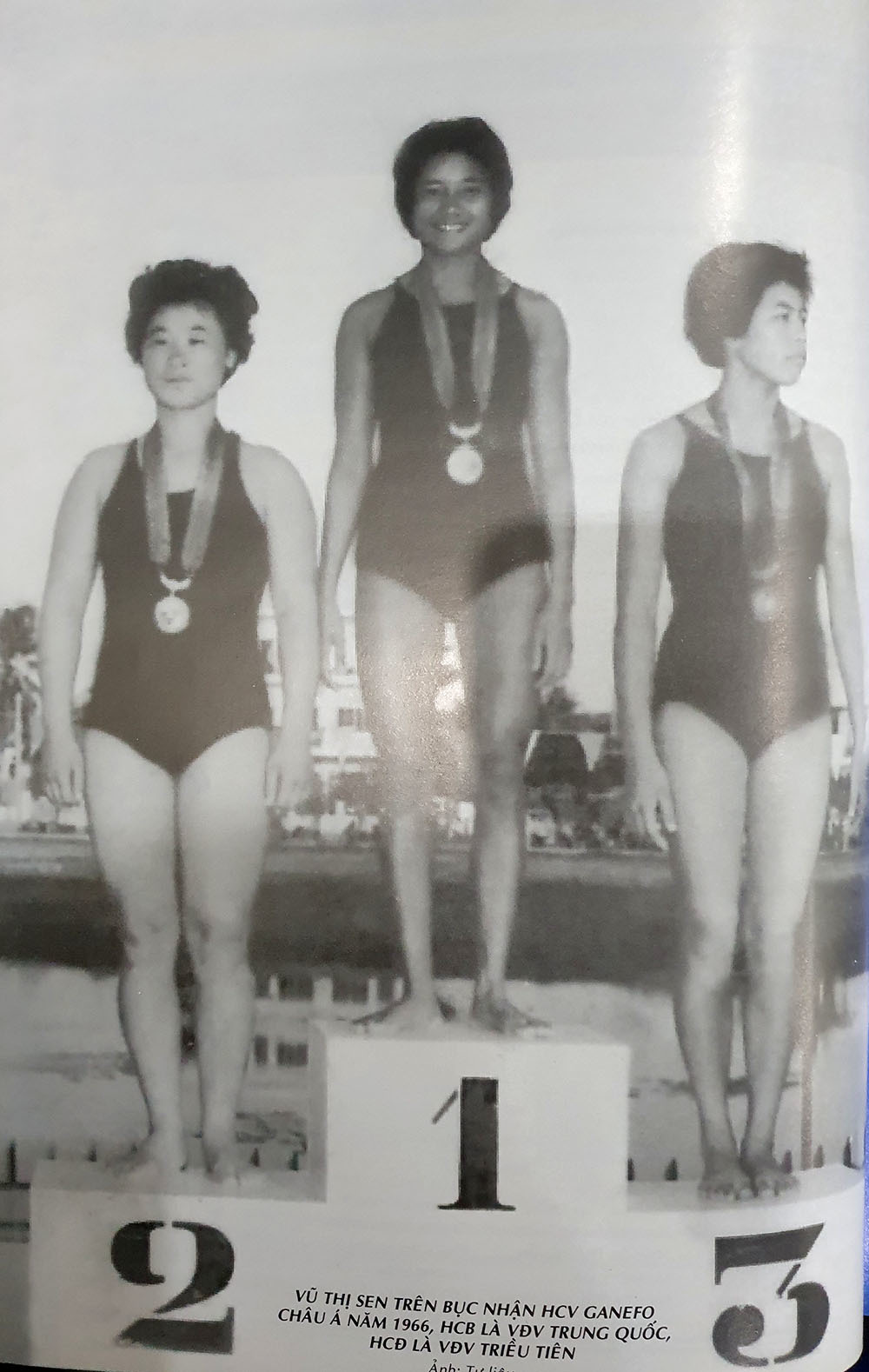 Kỷ lục gia bơi lội châu Á Vũ Thị Sen và kỷ niệm hai lần được gặp Bác Hồ - Ảnh 1.