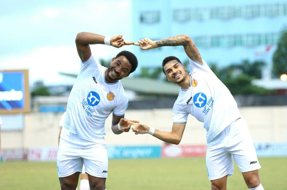 Hoàng Hên và Xuân Son từng chơi ăn ý với nhau ở CLLB Nam Định. Ảnh: Hoàng Linh