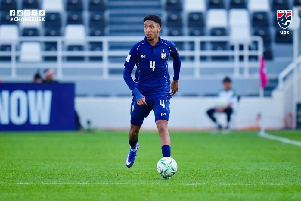 Hậu vệ gốc Ma rốc của U23 Thái Lan bị treo giò ở trận gặp U23 Việt Nam sau pha xô xát với cầu thủ Trung Quốc - Ảnh 3.