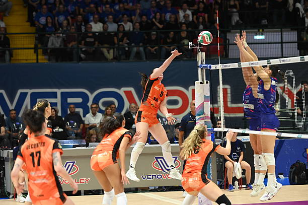 Suvi Kokkonen (đập bóng) sẽ giúp Vietinbank càng trở nên đáng gờm hơn nữa ở giải VĐQG 2026