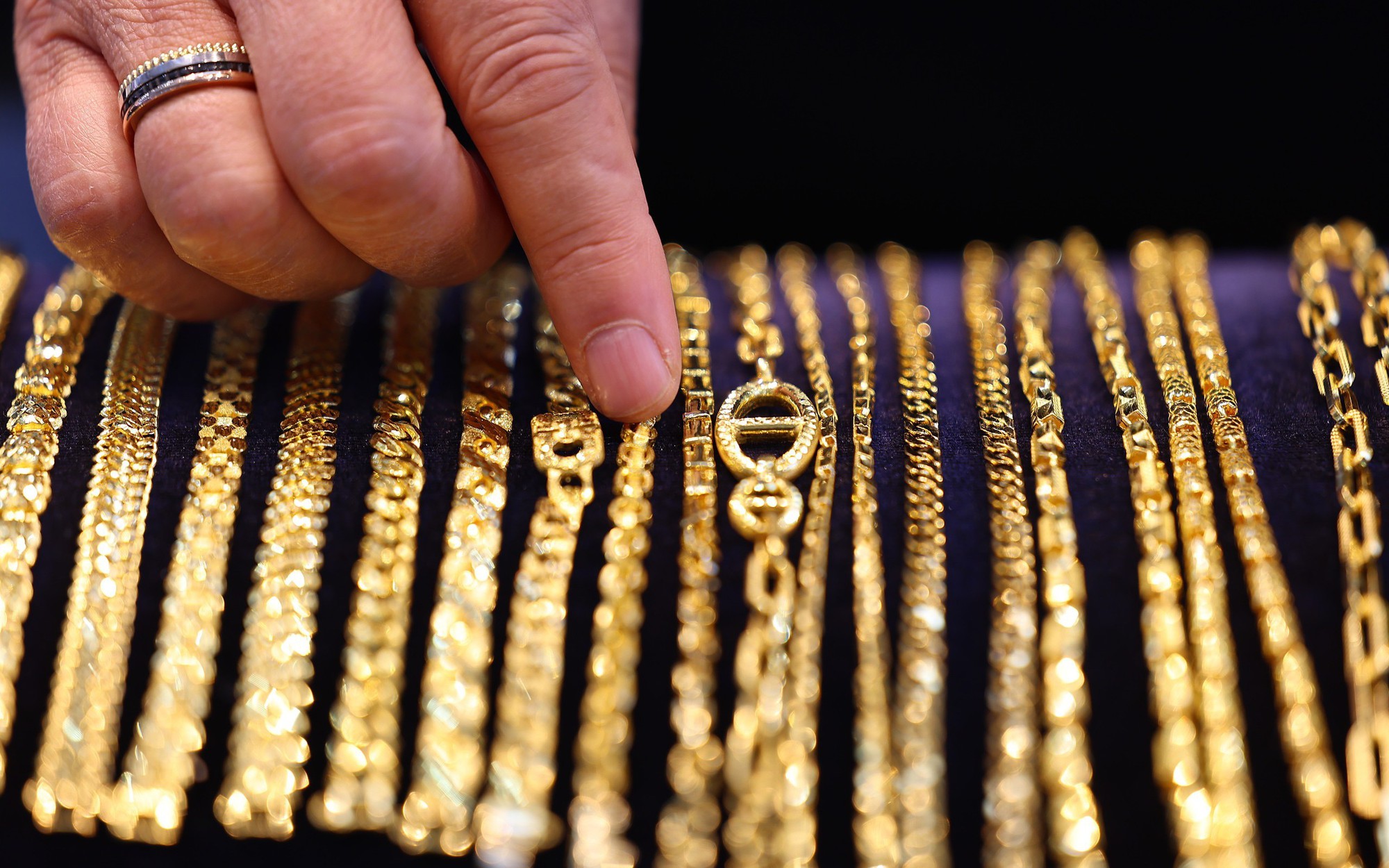 Thị trường năng lượng và tài chính toàn cầu biến động mạnh - Giá vàng tăng 2%