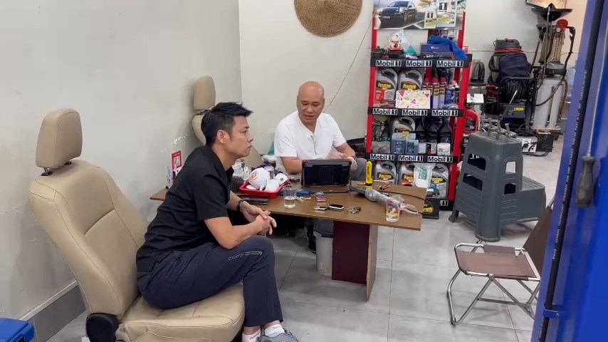 Doanh nghiệp kinh doanh và người sở hữu xe bán tải mong giãn thời gian cấm vào nội đô giờ cao điểm - Ảnh 1.