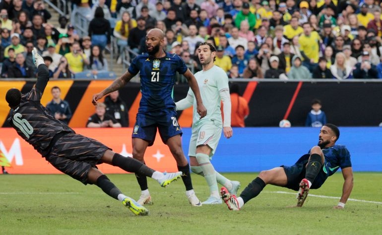 Kết quả bóng đá: Mbappe ghi bàn, ĐT Pháp đá thiếu người vẫn thắng Brazil - Ảnh 4. Kết quả bóng đá: Mbappe ghi bàn, ĐT Pháp đá thiếu người vẫn thắng Brazil - Ảnh 4.