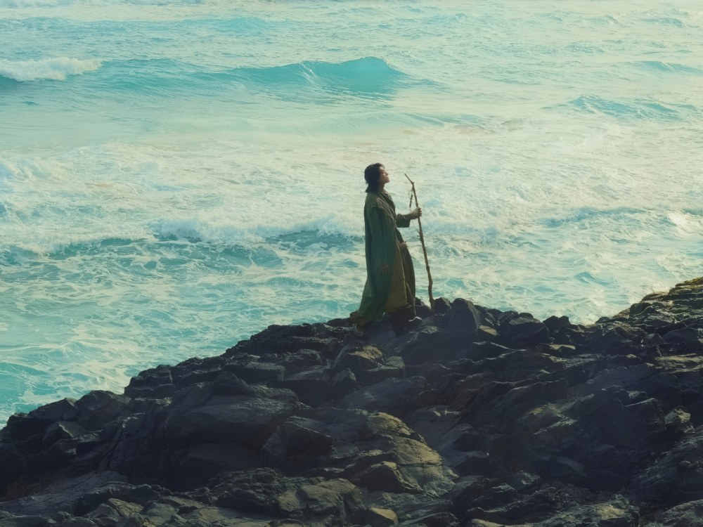 MV “hoá ra...” của GREY D: Khởi đầu âm nhạc mới bằng thế giới siêu thực - Ảnh 1. MV “hoá ra...” của GREY D: Khởi đầu âm nhạc mới bằng thế giới siêu thực - Ảnh 1.