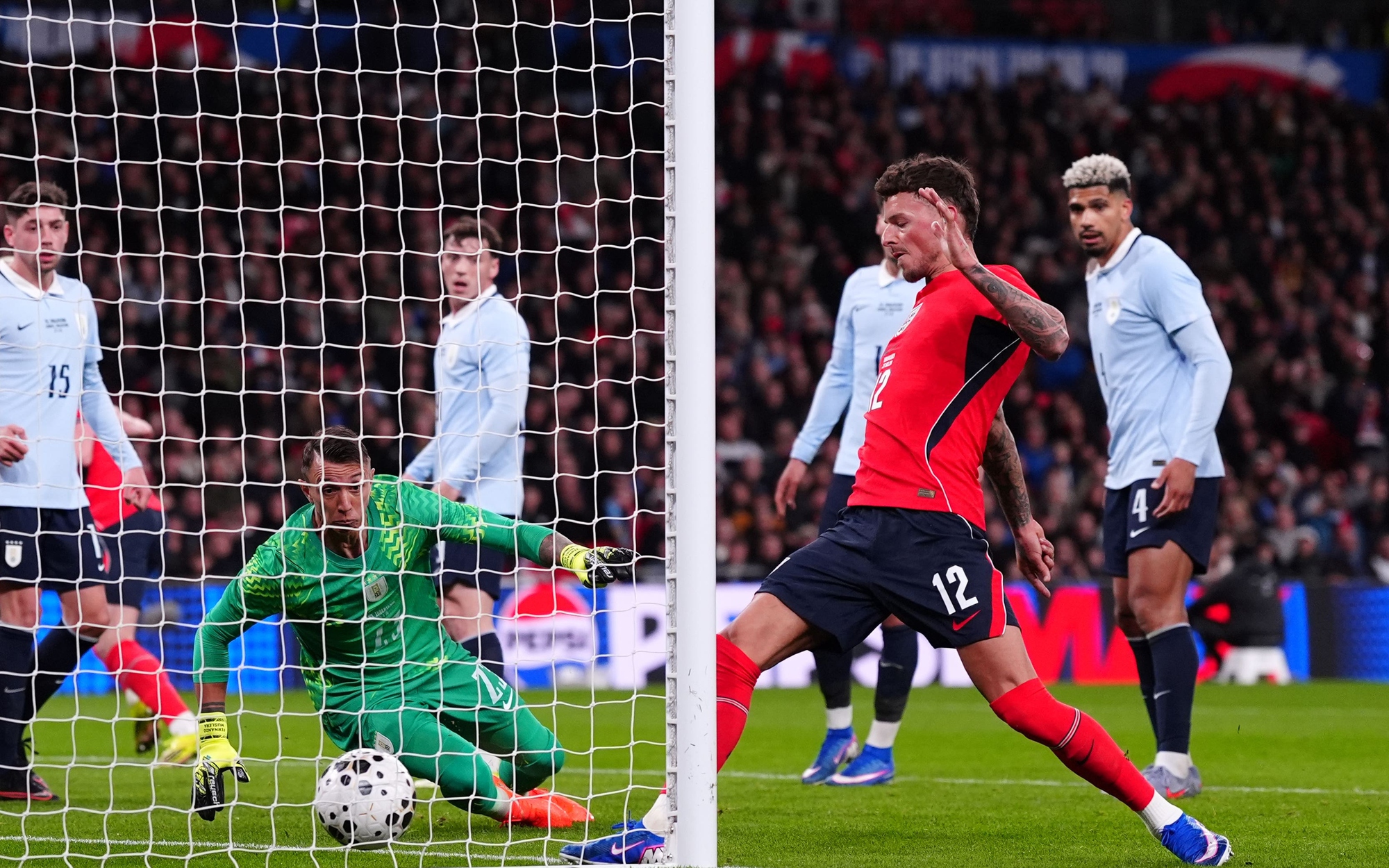 Kết quả bóng đá: ĐT Anh hòa Uruguay; Tây Ban Nha, Hà Lan và Đức giành thắng lợi