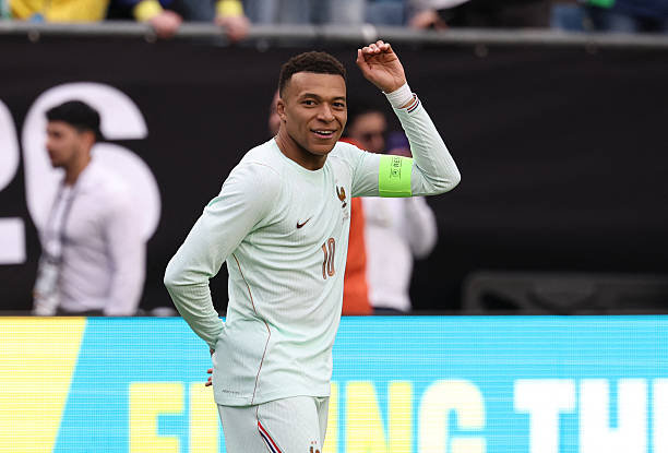 Mbappe áp sát kỷ lục ghi bàn của tuyển Pháp Mbappe áp sát kỷ lục ghi bàn của tuyển Pháp