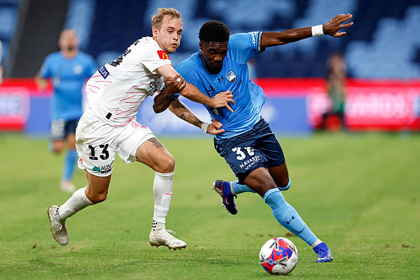 Al Hassan Toure (áo xanh) trong màu áo FC Sydney