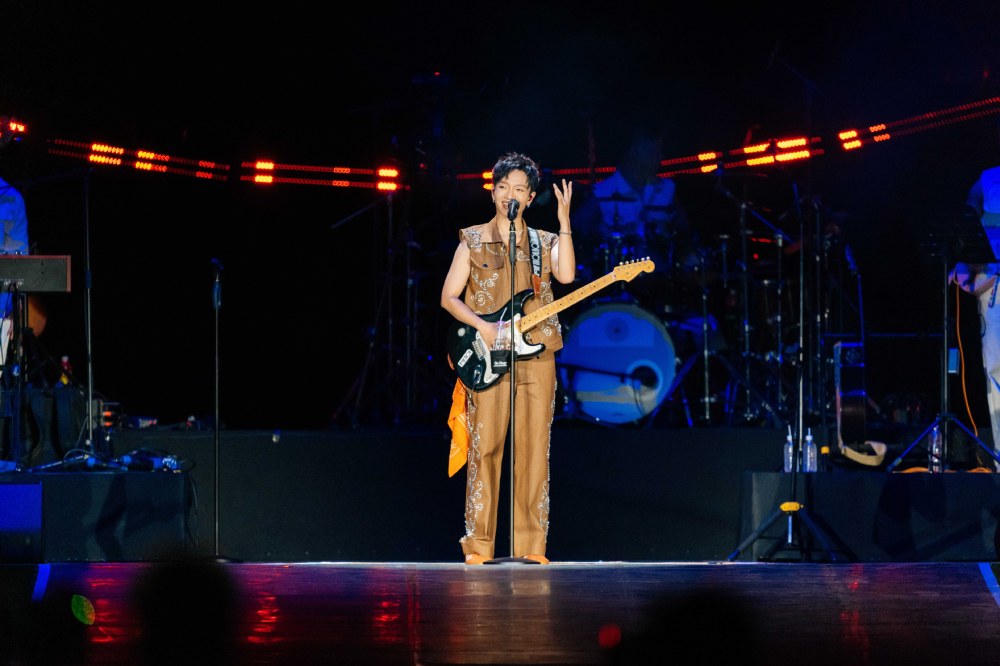 4 cặp cầu hôn trong concert “Xoay tròn” của Hoàng Dũng - Ảnh 2.