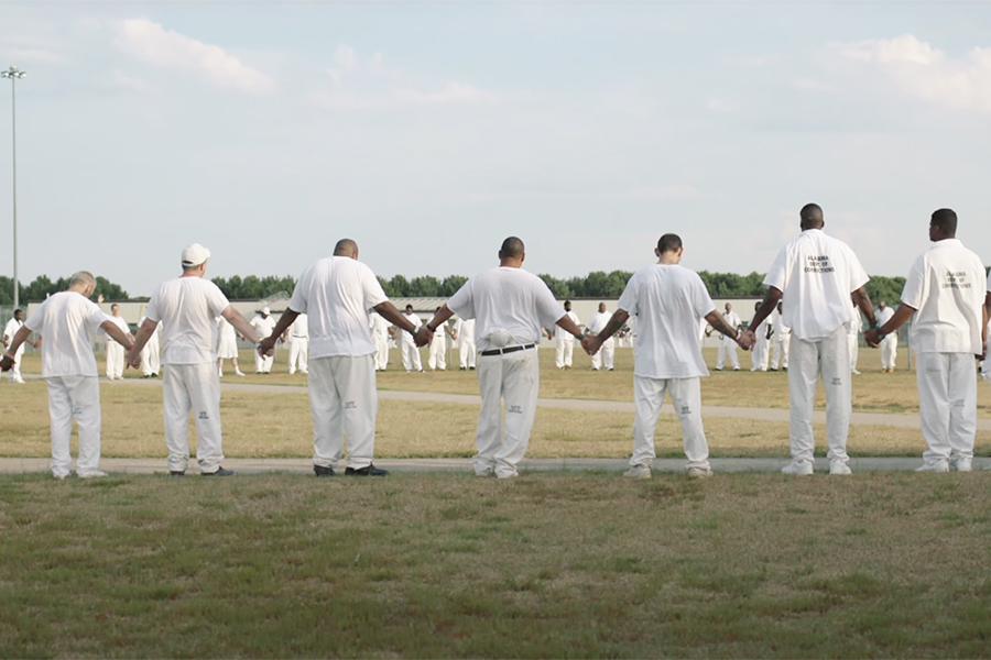 Oscar 2026: Phim tài liệu xoáy sâu những "vết cắt" nhức nhối của nước Mỹ - Ảnh 3. Oscar 2026: Phim tài liệu xoáy sâu những "vết cắt" nhức nhối của nước Mỹ - Ảnh 3.