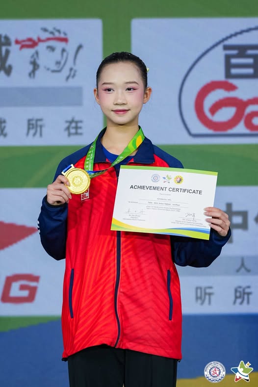 Ở nội dung thái cực kiếm lứa tuổi U14 nữ, Chu Tuệ Anh đã có màn trình diễn xuất sắc để giành HCV với số điểm 8.873