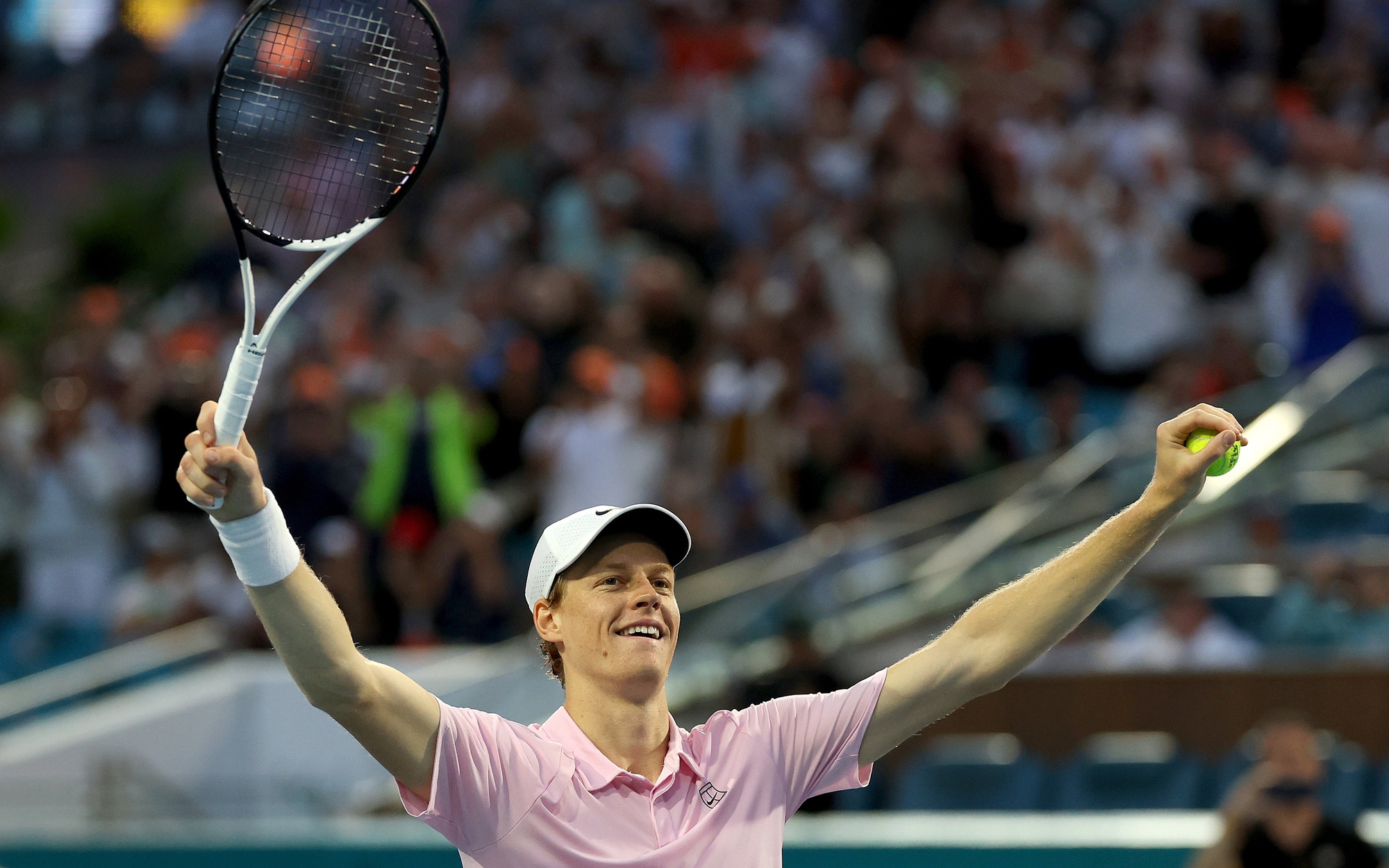 Sinner lập hàng loạt kỷ lục khó tin khi hoàn tất 'Sunshine Double', áp sát vị trí số 1 của Alcaraz