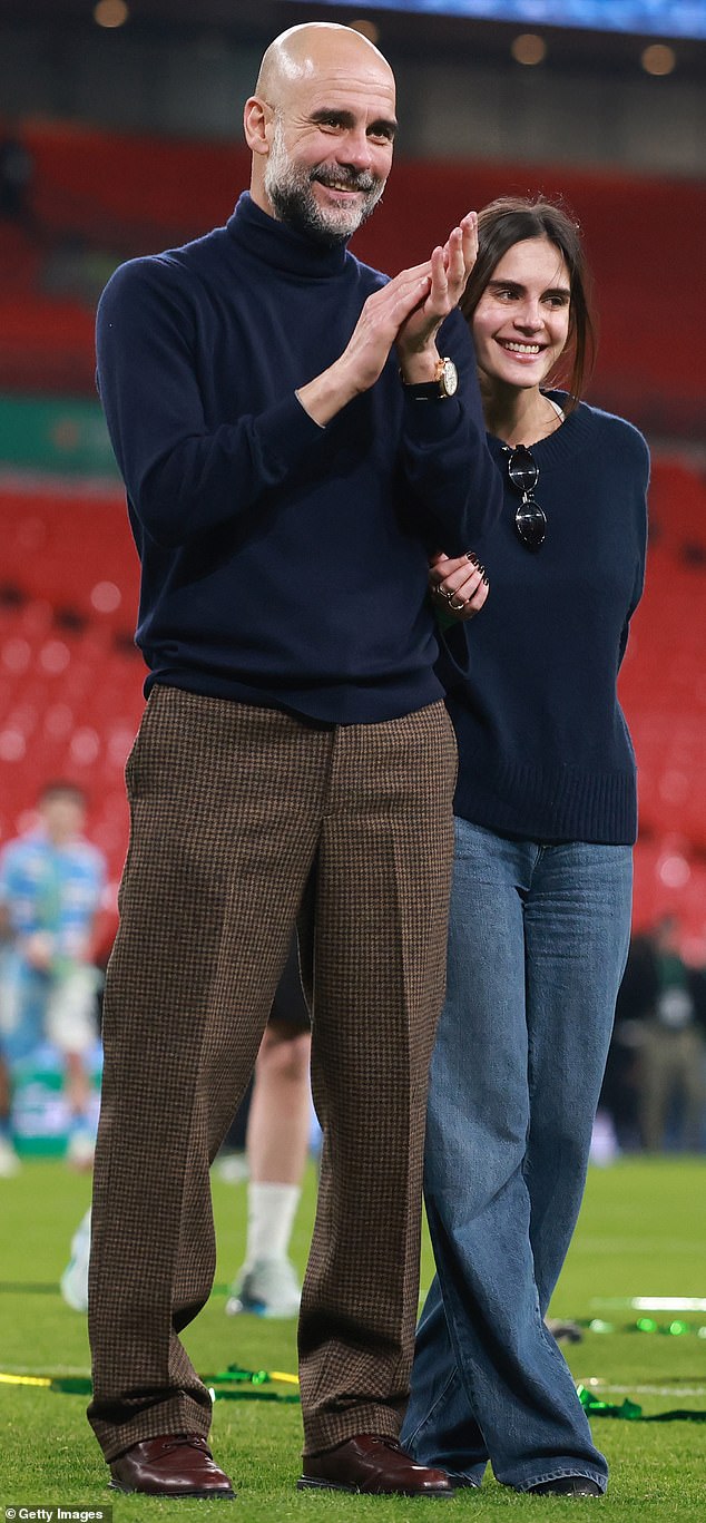 Pep Guardiola là HLV mặc đẹp nhất Ngoại hạng Anh, Arteta xếp sau - Ảnh 1. Pep Guardiola là HLV mặc đẹp nhất Ngoại hạng Anh, Arteta xếp sau - Ảnh 1.