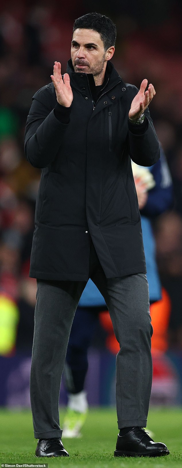 Pep Guardiola là HLV mặc đẹp nhất Ngoại hạng Anh, Arteta xếp sau - Ảnh 2. Pep Guardiola là HLV mặc đẹp nhất Ngoại hạng Anh, Arteta xếp sau - Ảnh 2.