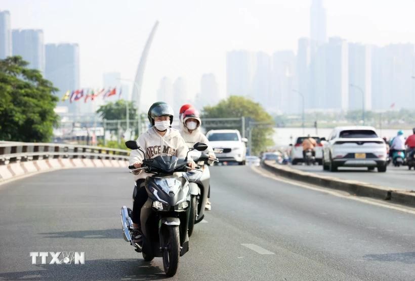 Từ ngày 1-2/4, miền Đông Nam Bộ nắng nóng gay gắt, Bắc Bộ trời chuyển mát - Ảnh 1.