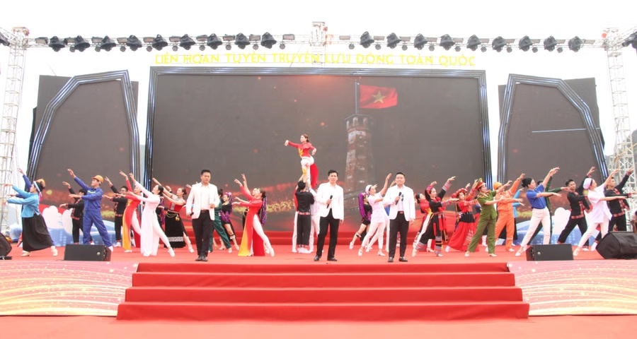Khai mạc Liên hoan Tuyên truyền lưu động toàn quốc - Ảnh 1.