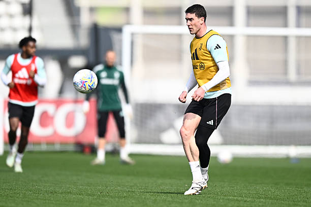 Dusan Vlahovic trở lại tập luyện sau 4 tháng nghỉ thi đấu vì chấn thương Dusan Vlahovic trở lại tập luyện sau 4 tháng nghỉ thi đấu vì chấn thương