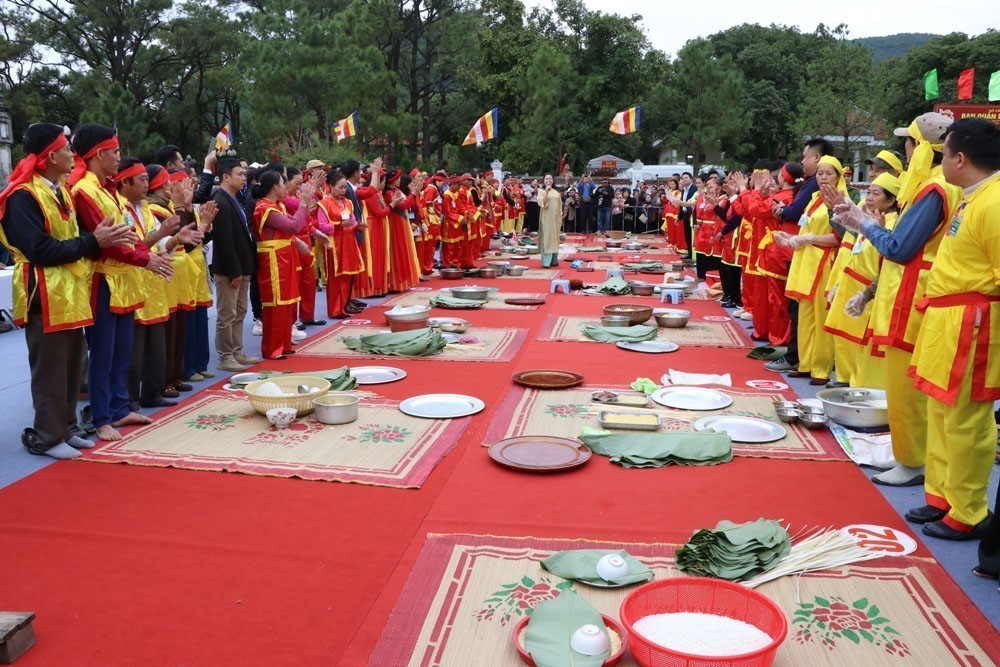 Sôi nổi hội thi bánh chưng, bánh giầy - Ảnh 1.
