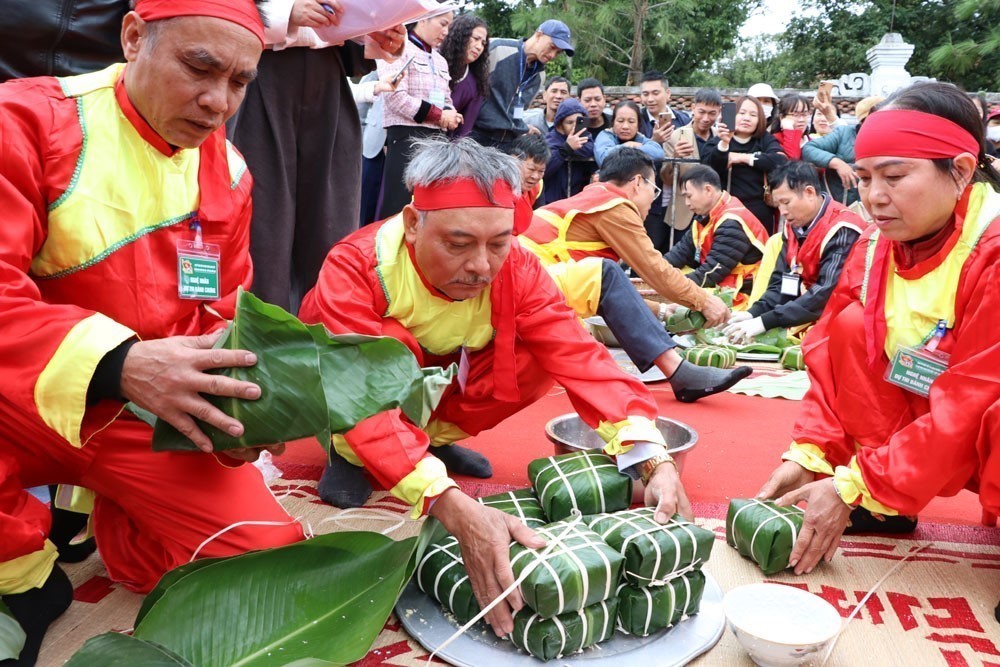 Sôi nổi hội thi bánh chưng, bánh giầy - Ảnh 2.