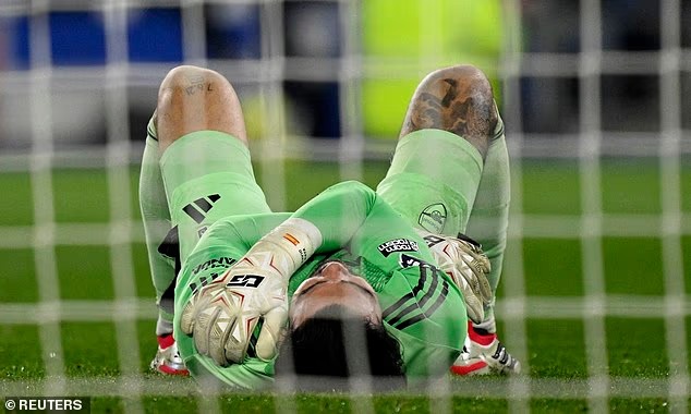 HLV đối thủ tố Arsenal câu giờ, tự đặt luật để giữ ngôi đầu Premier League - Ảnh 2.