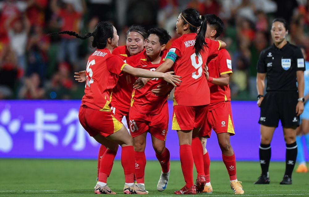 Vạn Sự khiêm tốn dù lập công đầu cho đội tuyển nữ Việt Nam - Ảnh 1.