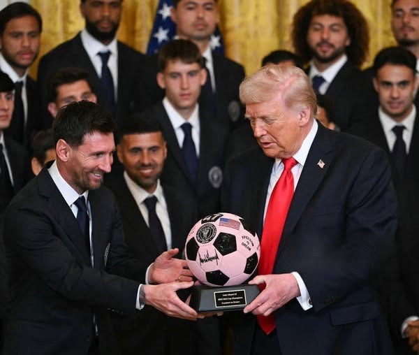 Messi gặp Tổng thống Trump tại Nhà Trắng - Ảnh 1.