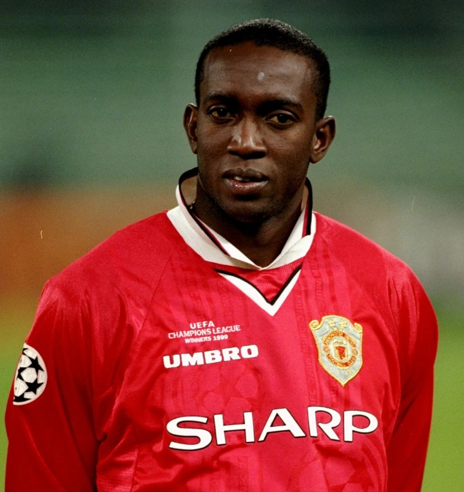 Từ chối giảm lương, huyền thoại MU bị sa thải - Ảnh 2.