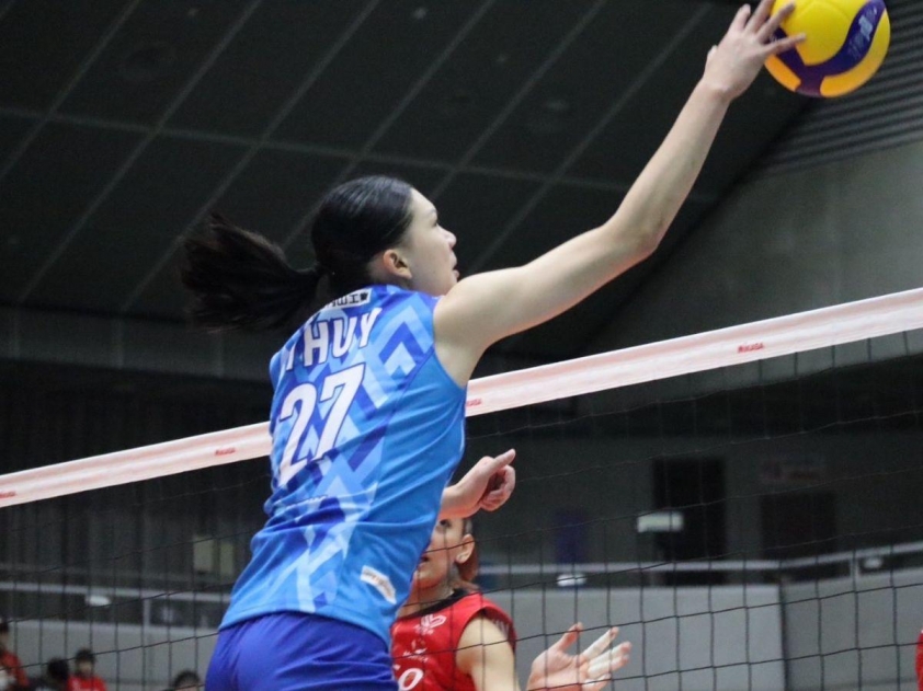 Phụ công bóng chuyền nữ Việt Nam ghi điểm nhiều thứ 2 đội nhưng vẫn thua trận thứ 10 liên tiếp cùng CLB Nhật Bản - Ảnh 1.