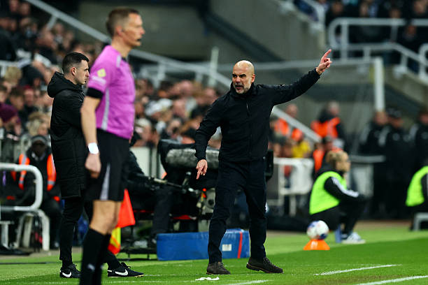 Dù giúp Manchester City đánh bại Newcastle United để giành vé vào tứ kết cúp FA, HLV Pep Guardiola vẫn phải trả giá bằng án cấm chỉ đạo hai trận vì phản ứng quá mức với trọng tài.