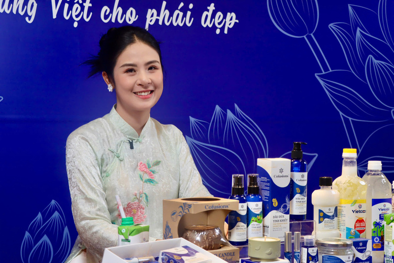 Cục trưởng Trần Hữu Linh, Hoa hậu Ngọc Hân ‘lên sóng’ Sức sống hàng Việt - Ảnh 2.