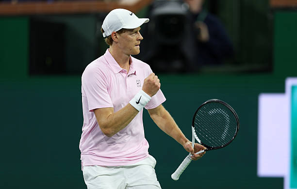 Jannik Sinner tiết lộ anh đang thực hiện nhiều buổi tập “hai ca mỗi ngày” trong chương trình chuẩn bị của mình trong nỗ lực giành lại vị trí số 1 thế giới từ tay đối thủ trẻ người Tây Ban Nha Carlos Alcaraz